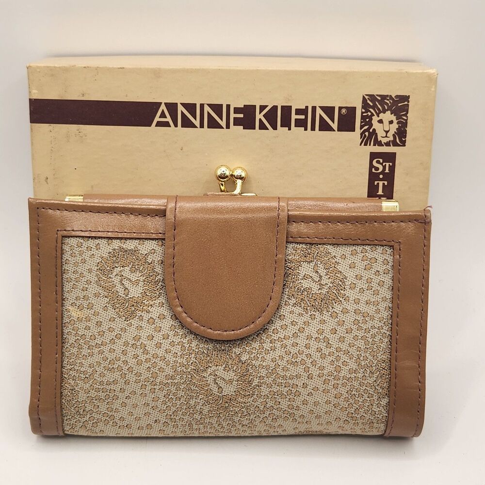 Anne Klein by St Thomas Vtg Lion Bifold Leather Wallet NEW